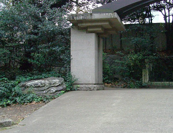 日比谷野外音楽堂入口の画像です 日比谷野外音楽堂入口の画像です