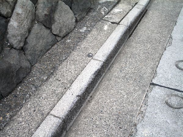 稲村ヶ崎駅入口交差点内の画像です 稲村ヶ崎駅入口交差点内の画像です