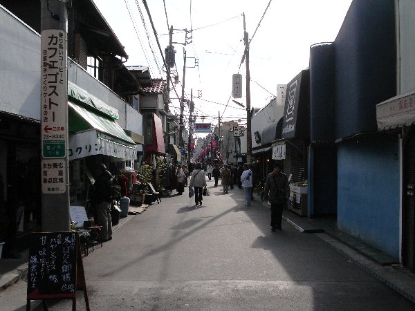 小町通り奥側から駅側を見た画像です 小町通り奥側から駅側を見た画像です