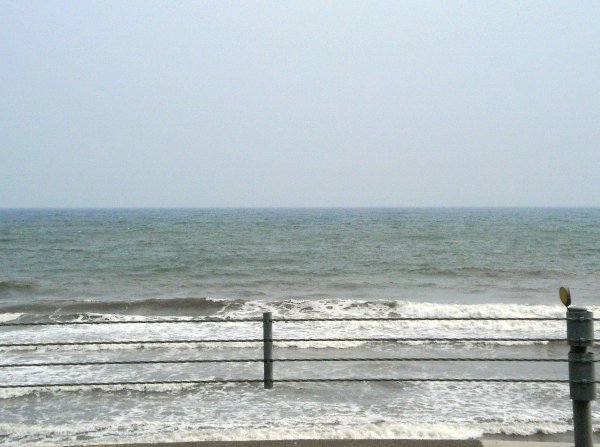 七里ヶ浜の海を望む画像です 七里ヶ浜の海を望む画像です