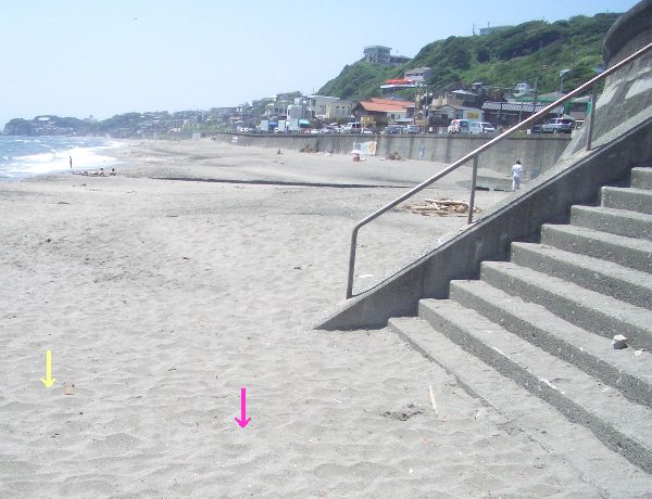 七里ヶ浜休憩所下階段の前の画像です 七里ヶ浜休憩所下階段の前の画像です