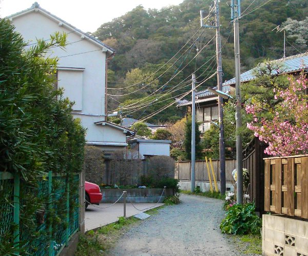 小町通り脇路地の画像です 小町通り脇路地の画像です