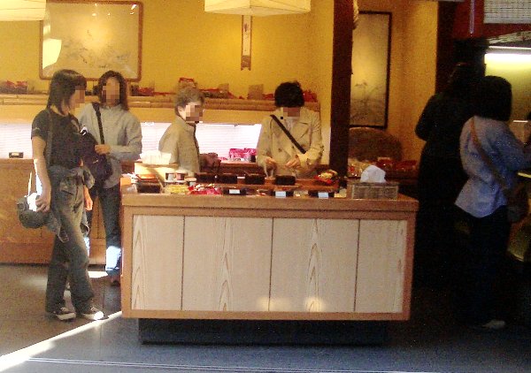試食OKのお店店頭の画像です 試食OKのお店店頭の画像です