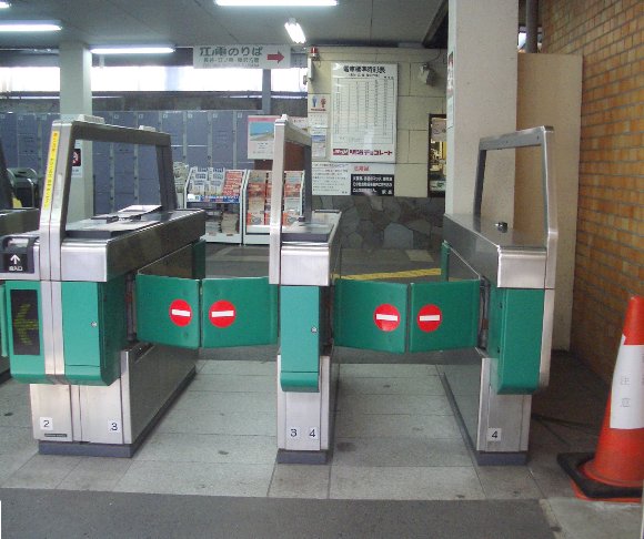 江ノ電鎌倉駅の自動改札機画像です 江ノ電鎌倉駅の自動改札機画像です