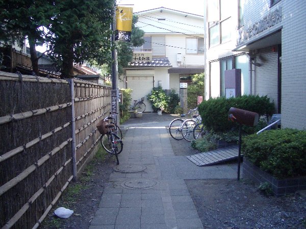 小町通り脇路地の画像です 小町通り脇路地の画像です