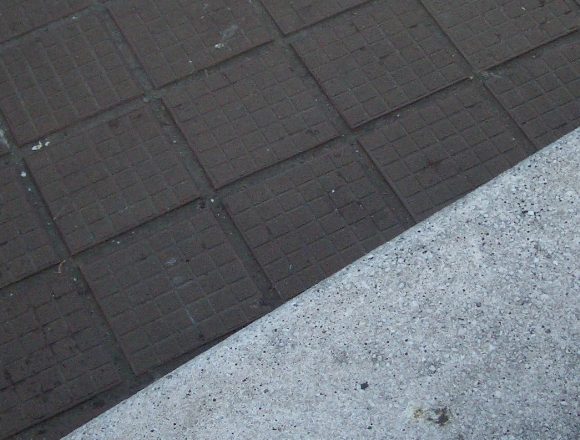 ベンチ左後ろからの画像です ベンチ左後ろからの画像です