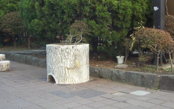 ベンチから右前方の画像です ベンチから右前方の画像です
