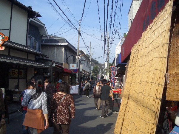 小町通り鶴岡八幡方向の画像です 小町通り鶴岡八幡方向の画像です