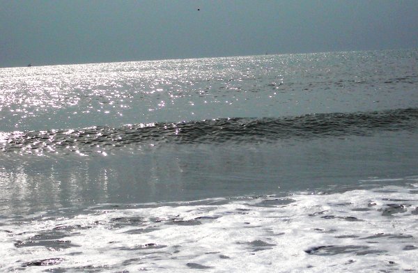 由比ヶ浜のさらに右の方の画像です 由比ヶ浜のさらに右の方の画像です