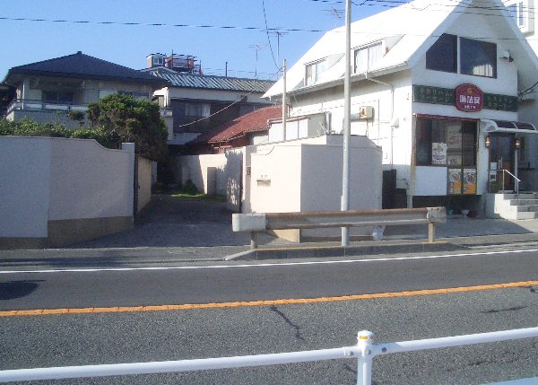 由比ヶ浜の海岸線道路の画像 由比ヶ浜の海岸線道路の画像