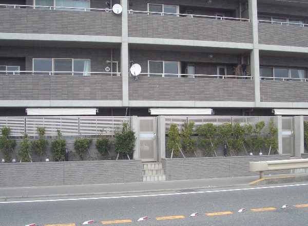 由比ヶ浜国道沿いのマンションの画像です 由比ヶ浜国道沿いのマンションの画像です