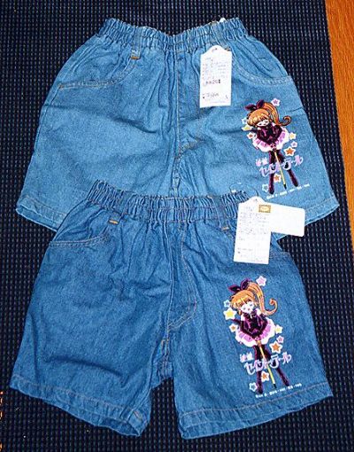 �f�j���p���c�̔�r�����Ă���摜�ł�