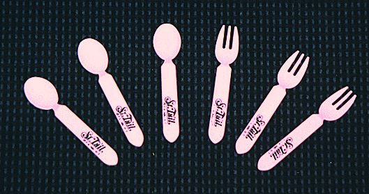 �f�U�[�g�^�C���ɓ�������Ă���X�v�[���ƃt�H�[�N�̉摜�ł�