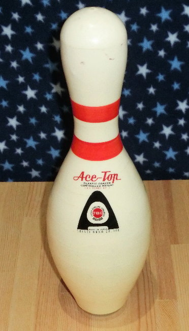 普通のボウリングピンの画像です 普通のボウリングピンの画像です