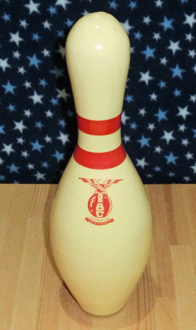 普通のボウリングピンの画像です 普通のボウリングピンの画像です