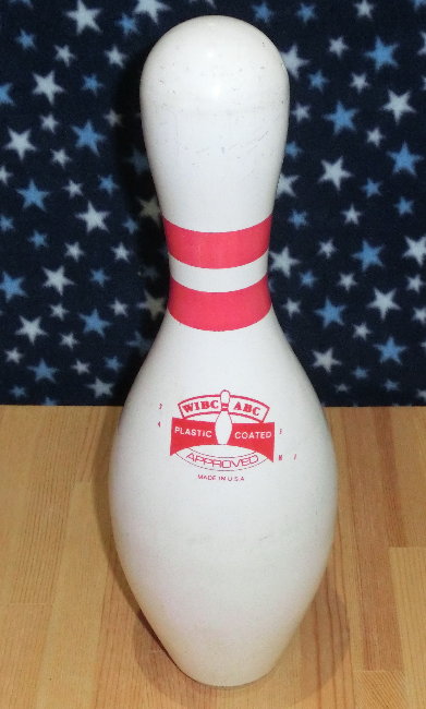 普通のボウリングピンの画像です 普通のボウリングピンの画像です