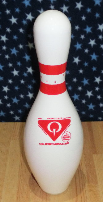 普通のボウリングピンの画像です 普通のボウリングピンの画像です