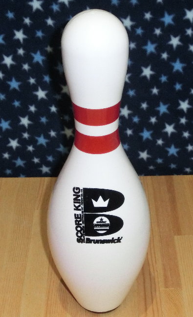 普通のボウリングピンの画像です 普通のボウリングピンの画像です