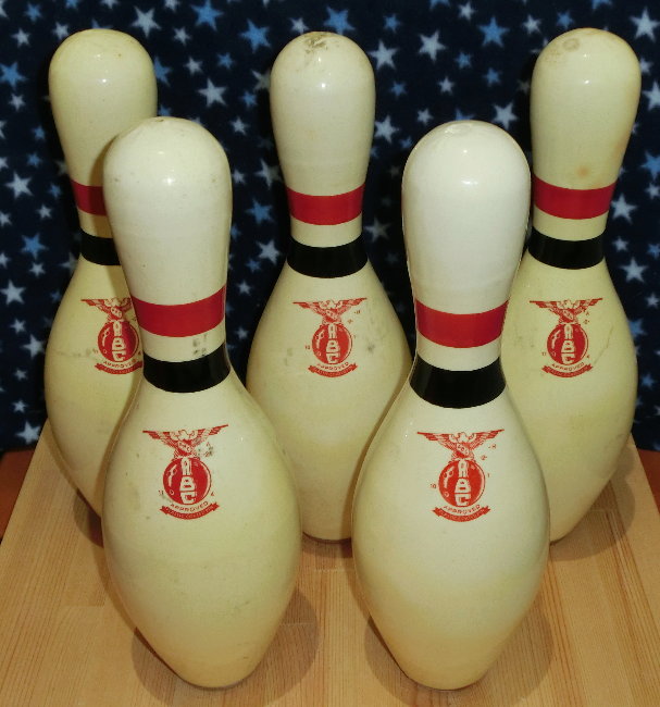 普通のボウリングピンの画像です 普通のボウリングピンの画像です