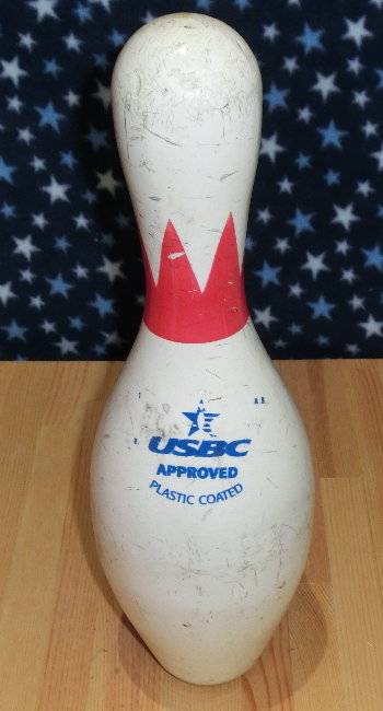 普通のボウリングピンの画像です 普通のボウリングピンの画像です