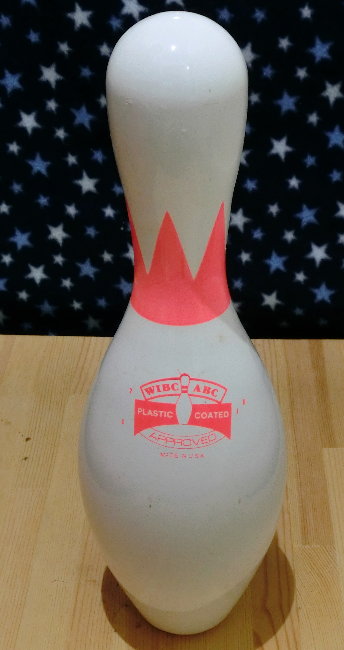 普通のボウリングピンの画像です 普通のボウリングピンの画像です