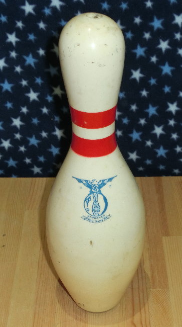 普通のボウリングピンの画像です 普通のボウリングピンの画像です