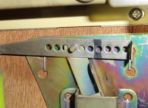 バネの張りを調整している画像 バネの張りを調整している画像