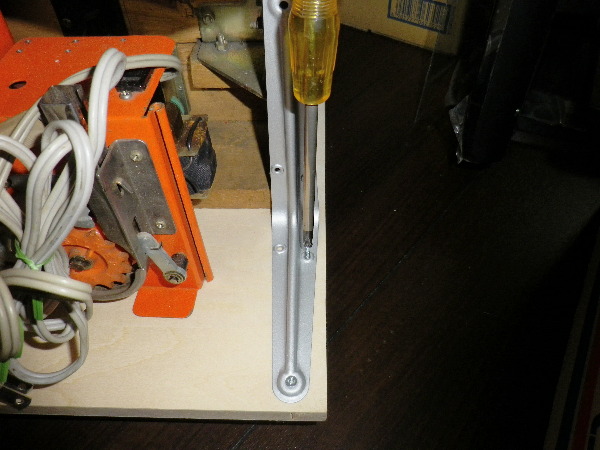 台を固定しているところの画像です 台を固定しているところの画像です