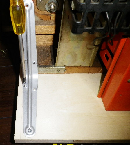 台を固定しているところの画像です 台を固定しているところの画像です