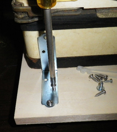 ��̑O��������Ŏ~�߂Ă���摜