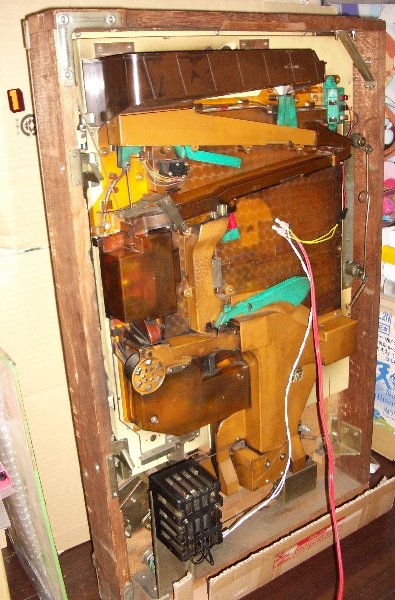 電動・手動両用パチンコ台裏側の画像です 電動・手動両用パチンコ台裏側の画像です