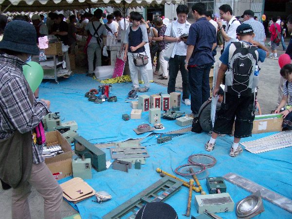 電車の部品販売の様子画像 電車の部品販売の様子画像
