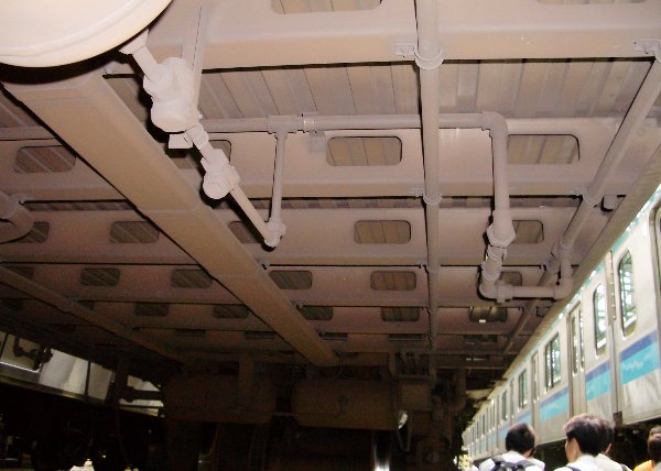 E231系の床下構造の画像です E231系の床下構造の画像です