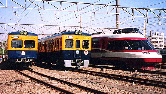 Wq2200,2600,10000̊e`̉摜ł