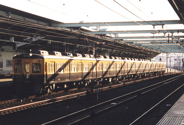 �e��ő��s����2670�Ґ��̉摜