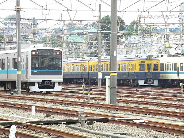 海老名検車区に留置される2670編成の画像 海老名検車区に留置される2670編成の画像