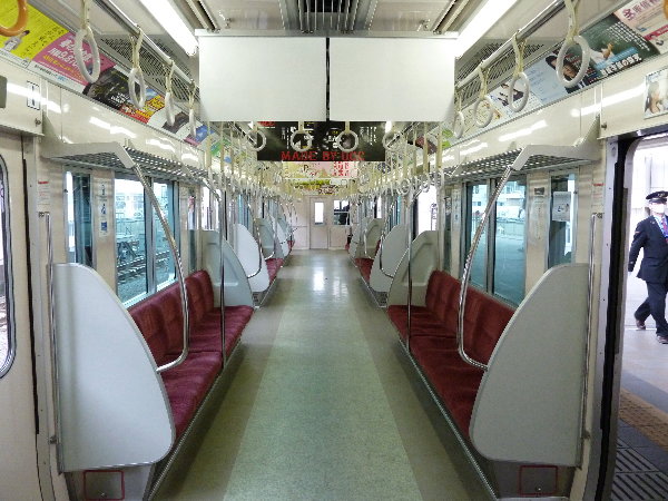 新宿行き車内の画像です 新宿行き車内の画像です