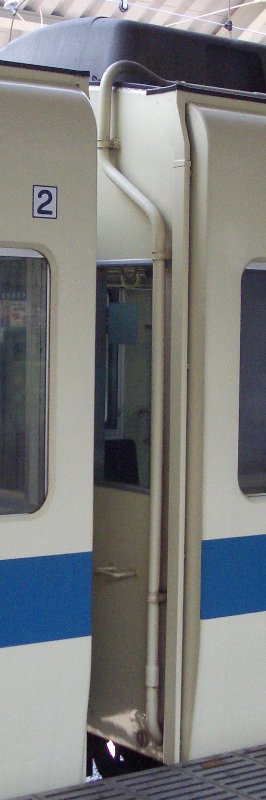 デハ9100形海側連結面ステップ位置の画像です デハ9100形海側連結面ステップ位置の画像です