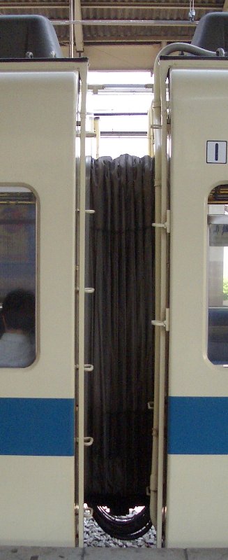 デハ9300と9200番台のステップ位置対照 デハ9300と9200番台のステップ位置対照