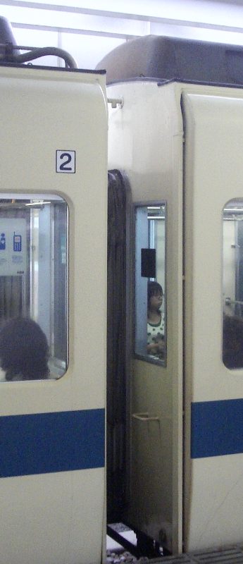サハ9650番台の海側ステップ位置画像です サハ9650番台の海側ステップ位置画像です