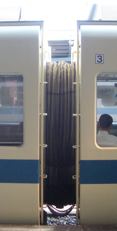 サハ9550番台とサハ9650番台の連結面画像 サハ9550番台とサハ9650番台の連結面画像