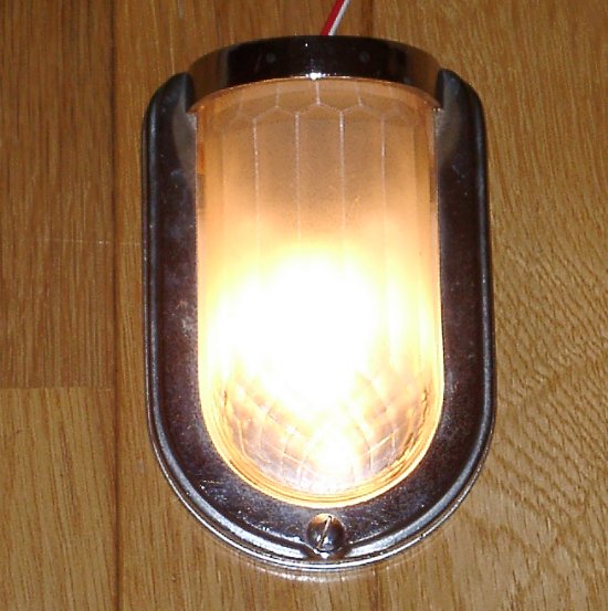 営団旧形車の予備灯点灯状態の画像です 営団旧形車の予備灯点灯状態の画像です