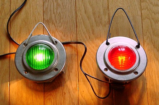 東急ステンレスカー車側灯の画像です 東急ステンレスカー車側灯の画像です